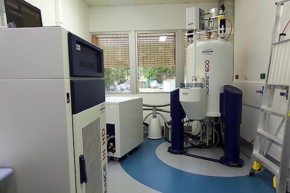  Nuclear Magnetic Resonance (NMR) spectrometer