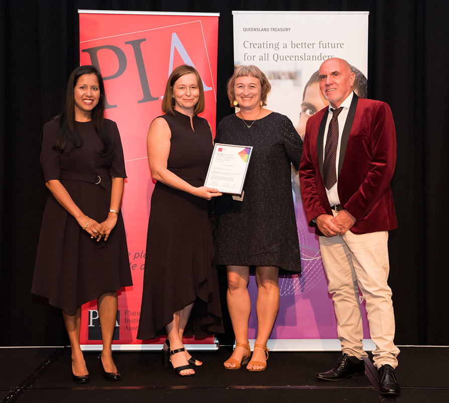 TUDLab team accepting the commendation.