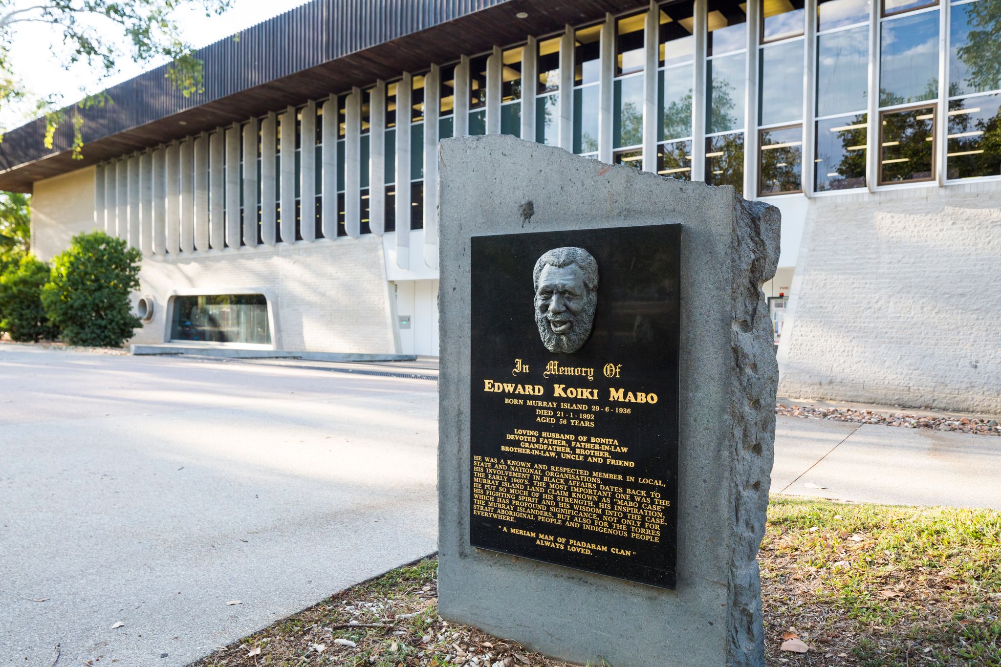Eddie Mabo library, Eddie Mabo head statue. 