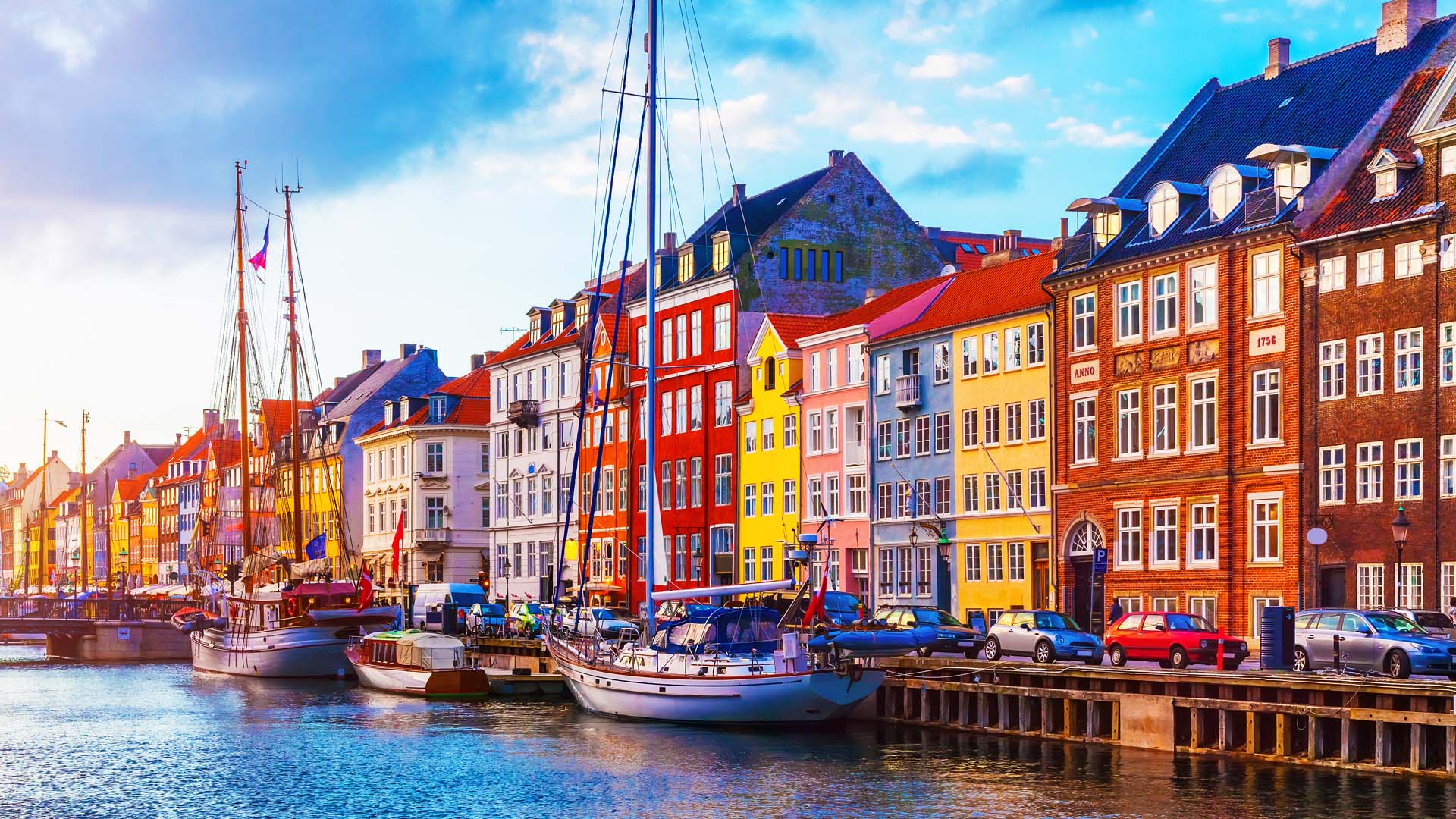 Tall, multi-coloured buildings along a canal in Copenhagen. 