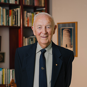 Photo of Dr Hugh Lavery AM