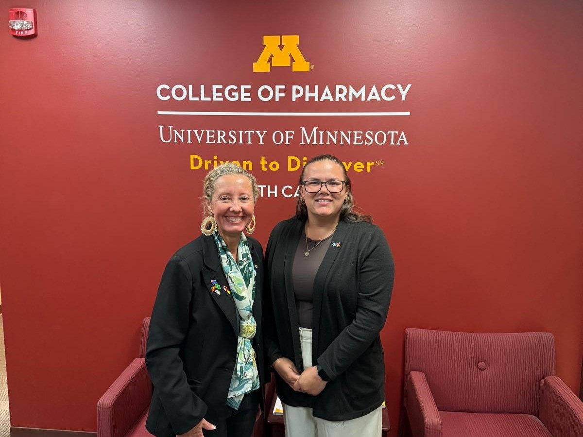Shi-Anne (right) with her mentor, Professor Faye McMillan AM, a Wiradjuri woman and community pharmacist at the International Indigenous Pharmacy Gathering in the USA. 