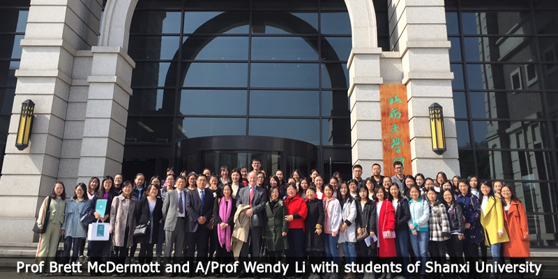 Brett McDermott and Wendy Li with students of Shanxi University. 