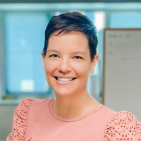A headshot of the JCU Graduate Certificate of Research Methods alumni Cindy Sealey wearing a pink shirt. 
