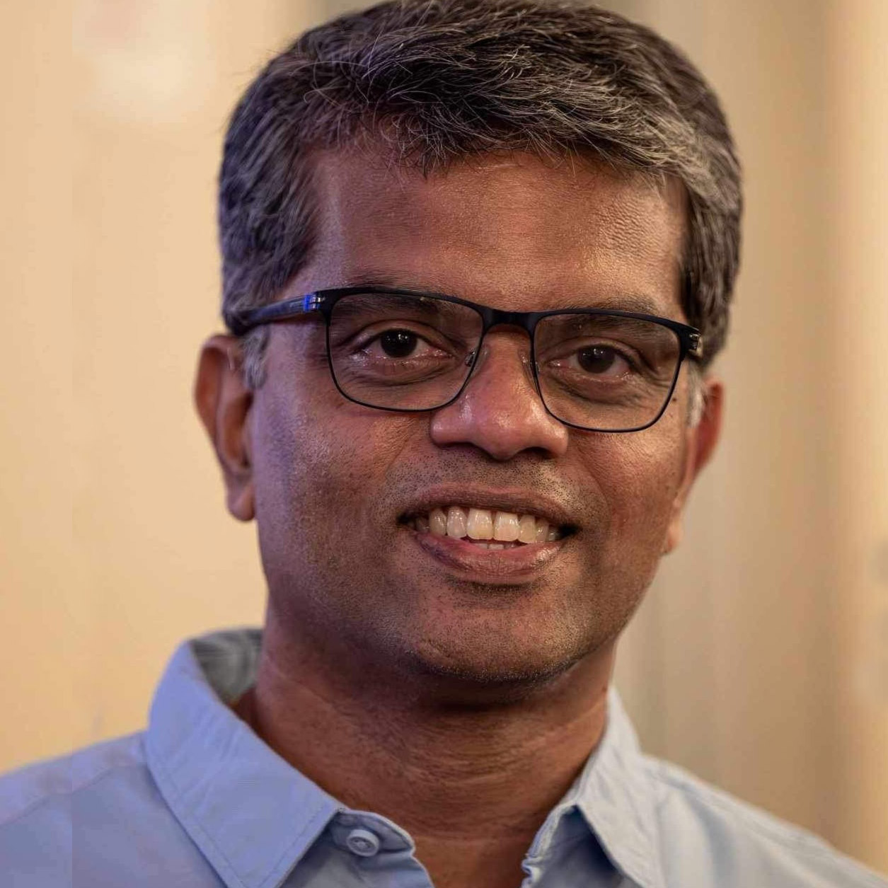Headshot of Madhu Krishnamenon