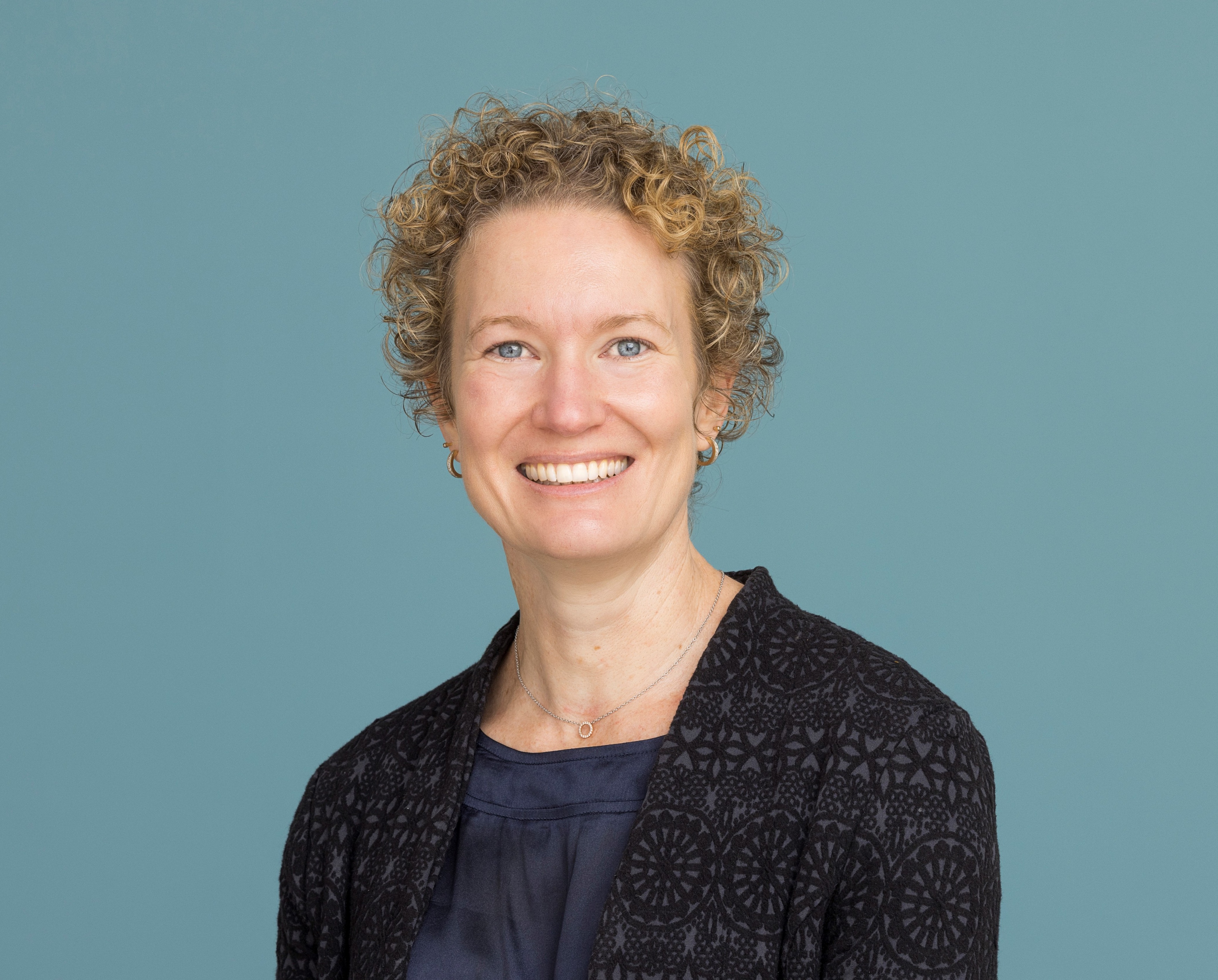 Dr Lizzie Elliott