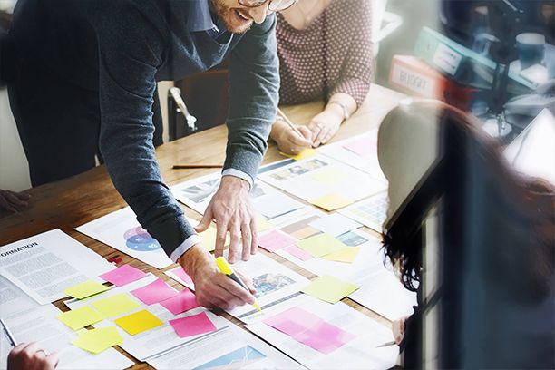 Dynamic meeting  between business people 