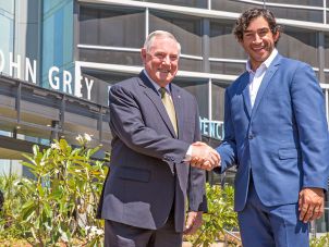 Former Chancellor Lt-Gen John Grey AC with Rugby league legend Johnathan Thurston