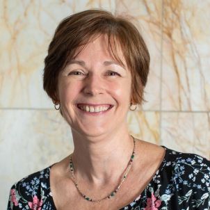 Photo of Associate Professor Sarah Russell 