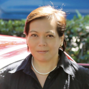 Photo of Associate Professor Amy Forbes