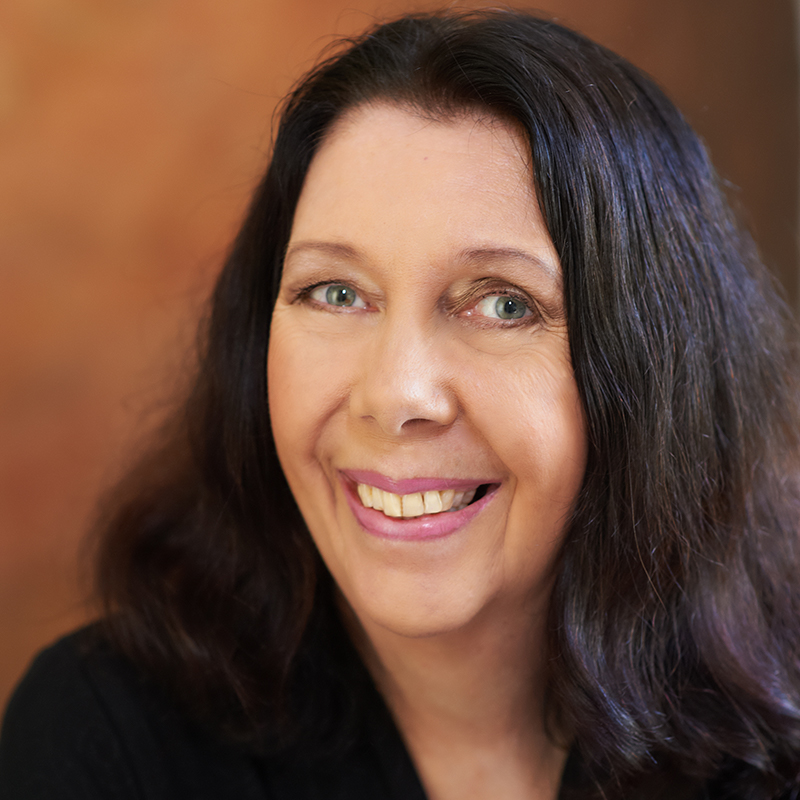 Portrait photo of Dr Liz Tynan