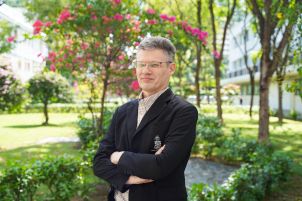 Photo of Professor Peter Hofman