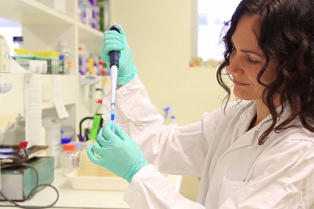 Portrait of Dr Aurelie Moya at work
