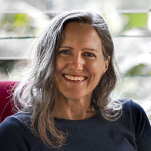 Photo of Dr Elizabeth Smyth