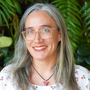 Photo of Associate Professor Theresa Petray