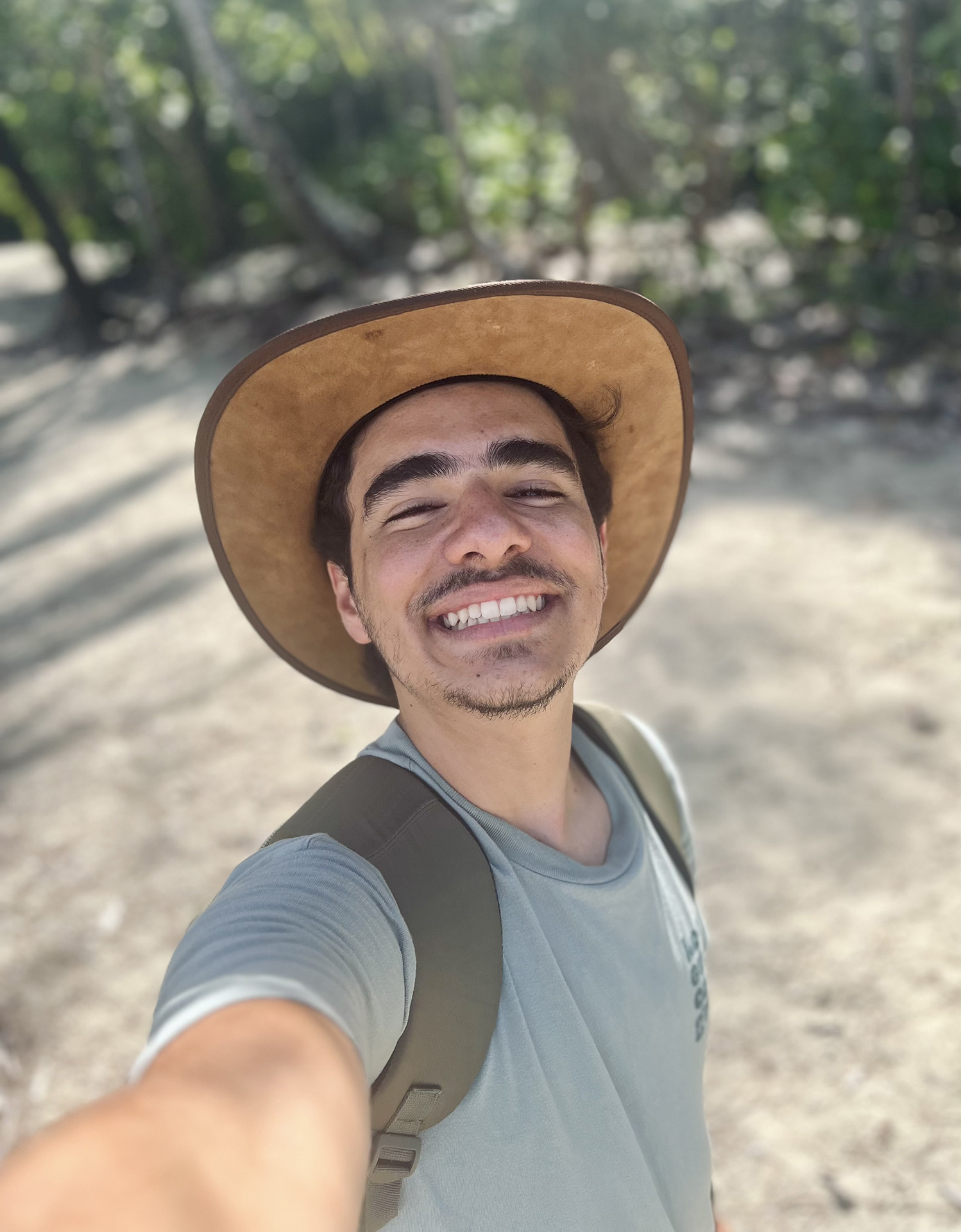 An image of JCU Pathways student Fernando Mejia Gonzalez, wearing an Australian hat. 