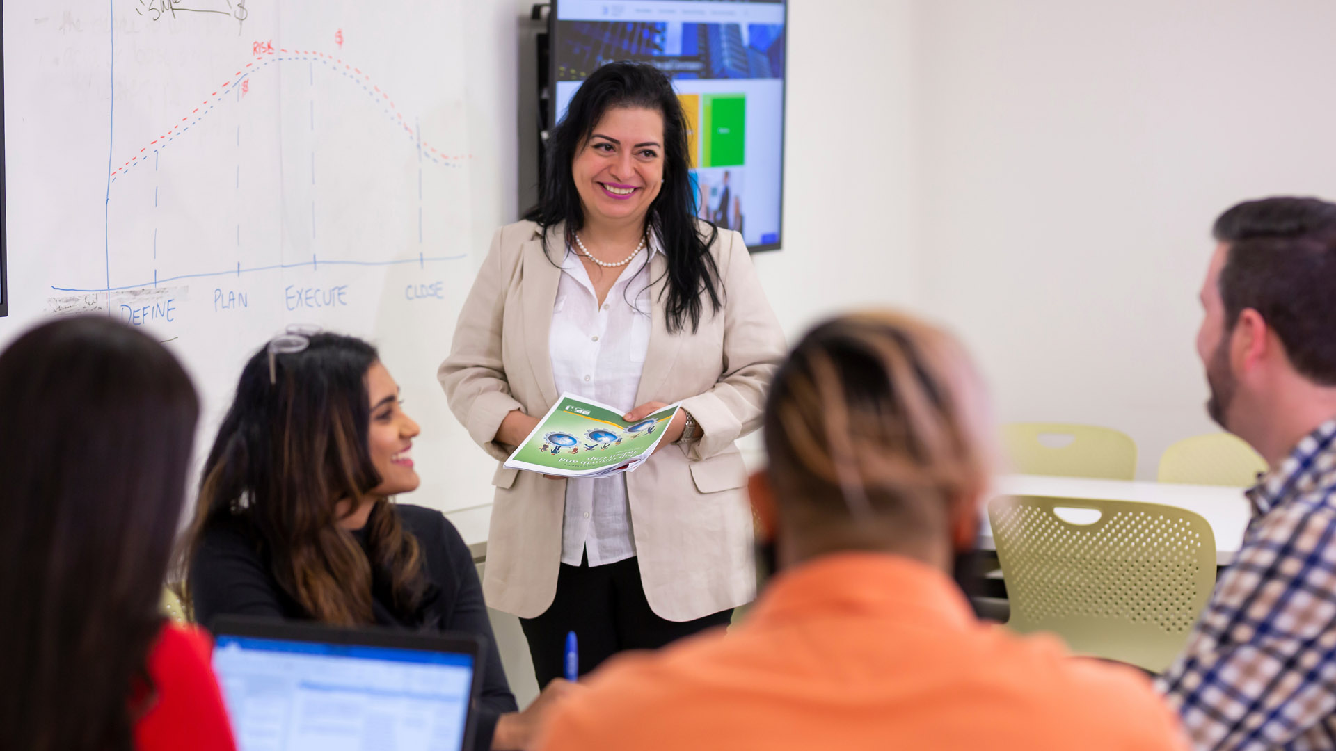 JCU Master of Business Administration lecturer Associate Professor Carmen Reaiche talks with project management students. 