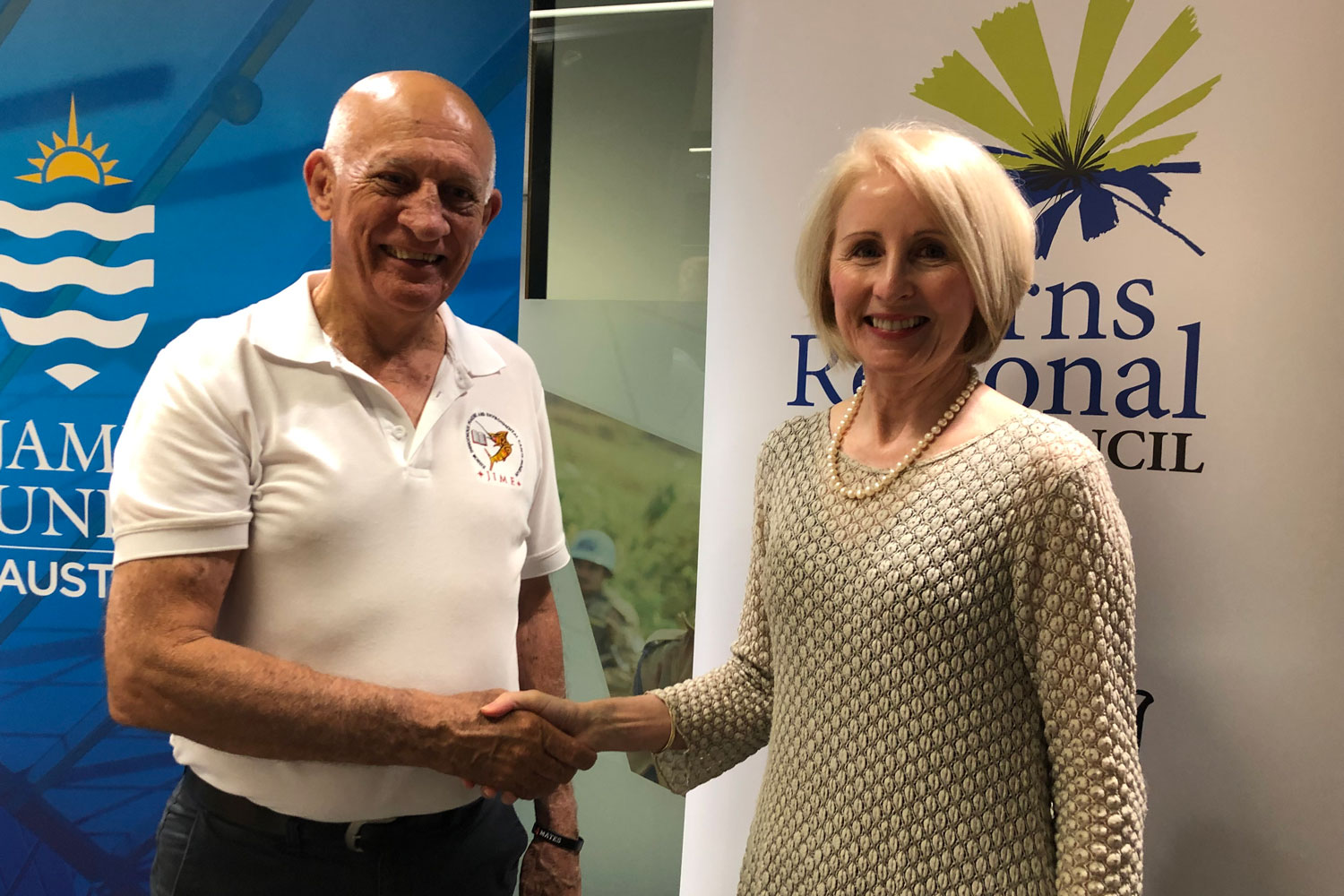 Vice Chancellor Sandra Harding shakes hands with Cairns Regional Council Mayor Bob Manning