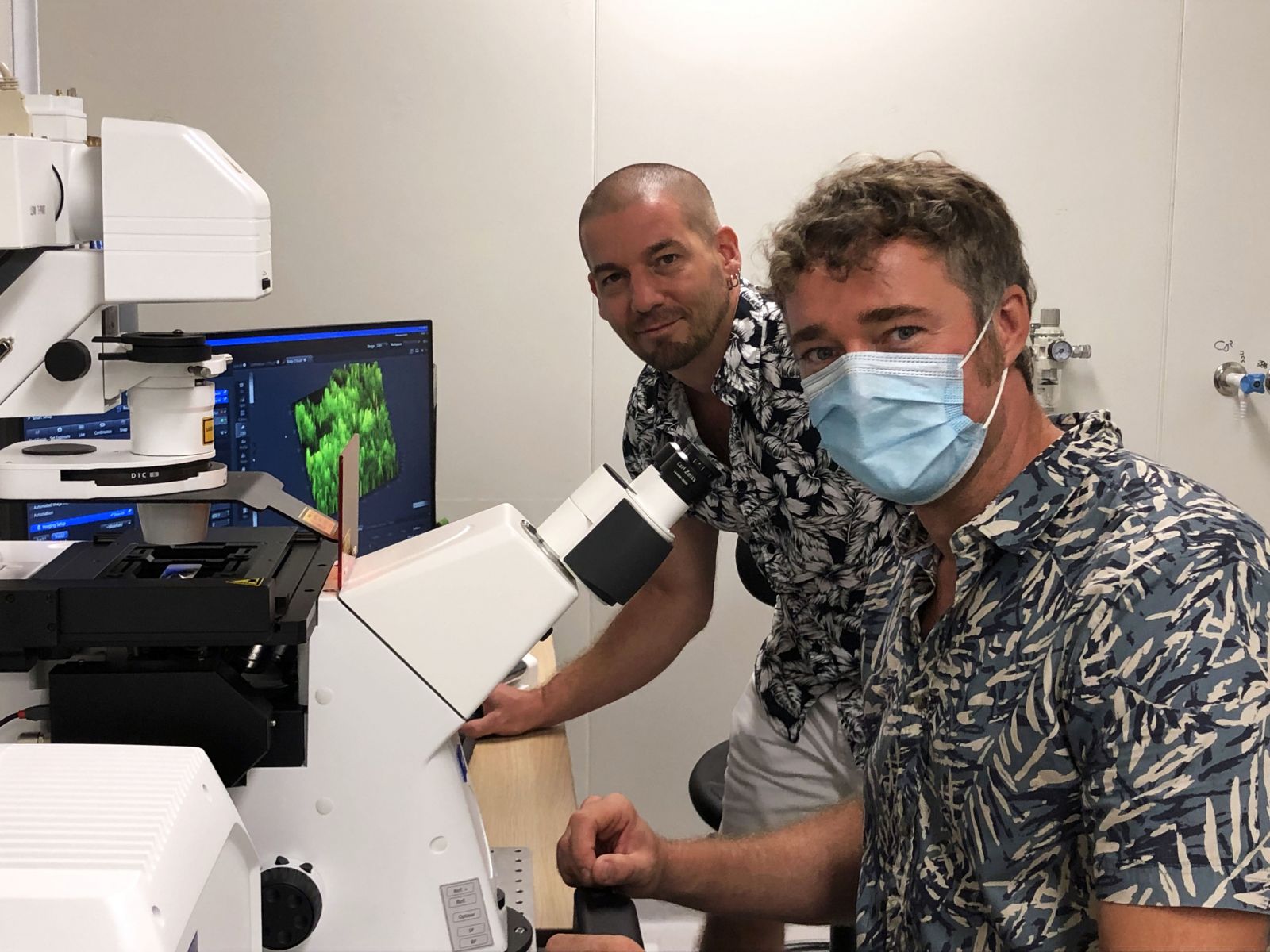 Alt text microscope 