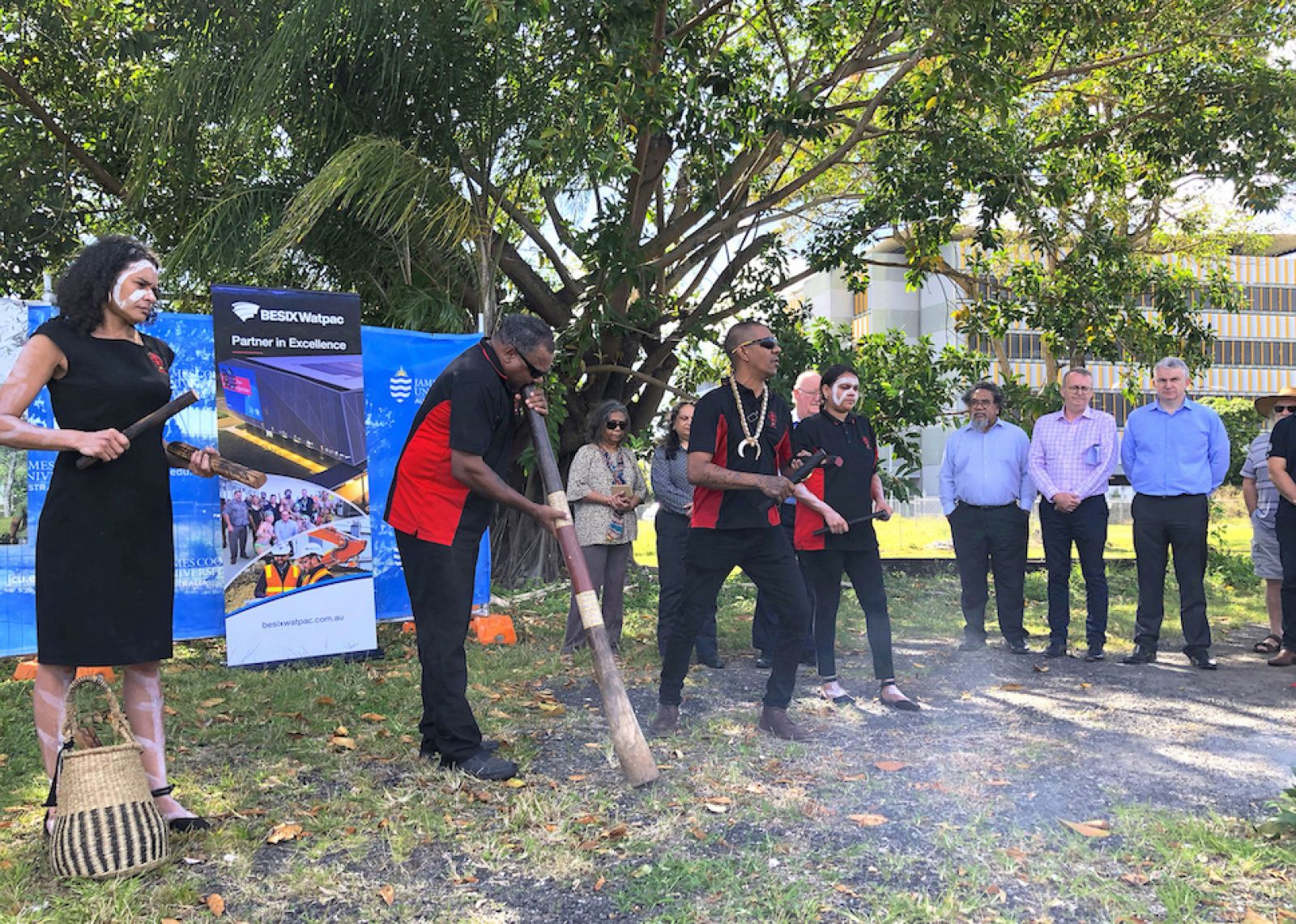 The Cairns Tropical Enterprise Centre (CTEC) will stand alongside Cairns Hospital’s new 32-bed surgical centre on Charles Street in North Cairns.