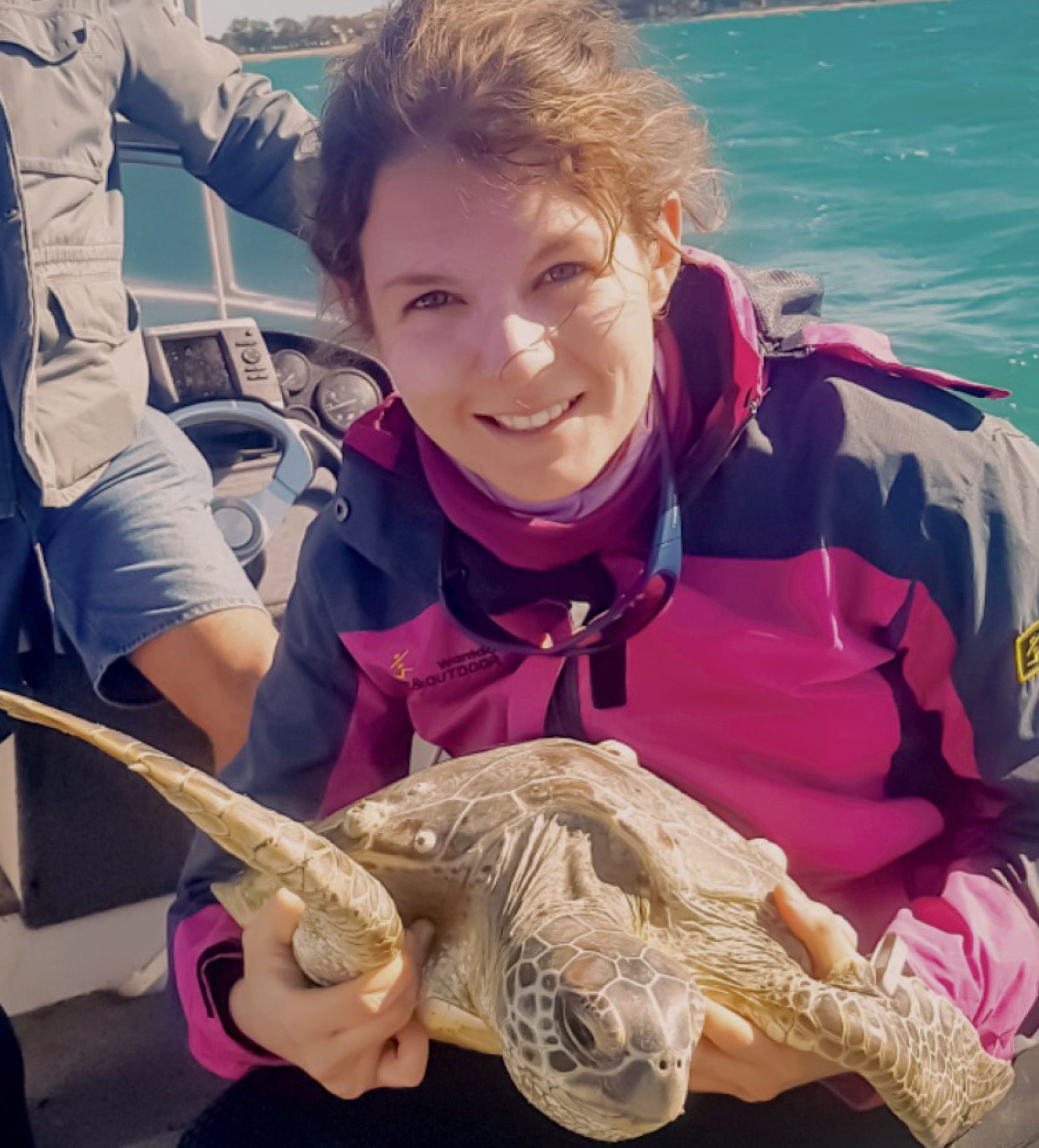 James Cook University PhD graduate and veterinarian Dr Sara Kophamel adapted a device known for measuring body fat in humans to measure the body fat of green sea turtles.