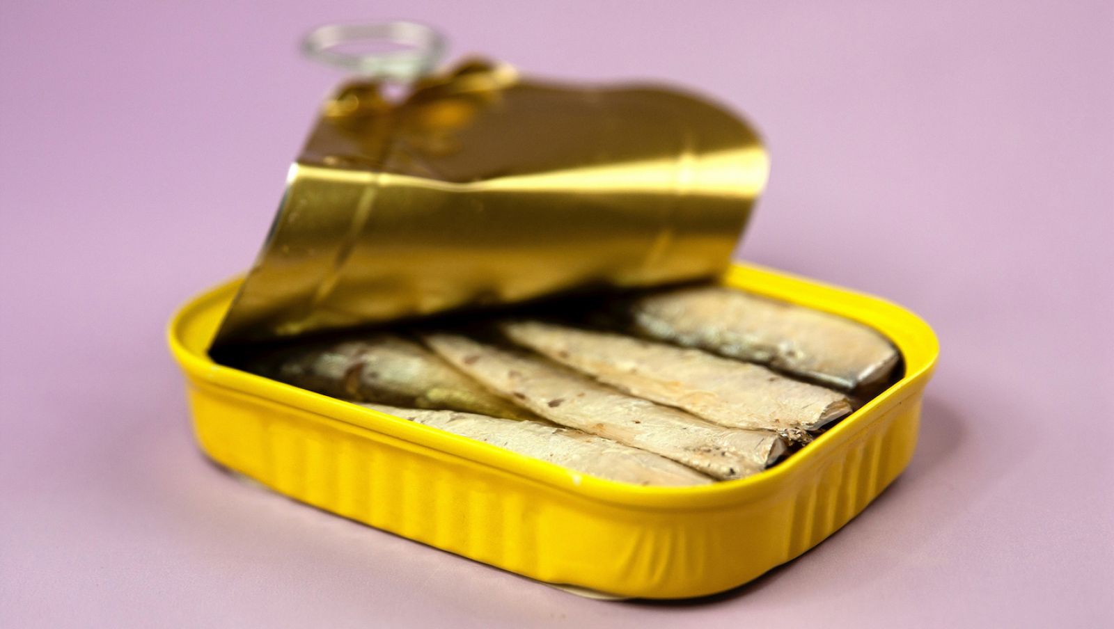 New research indicates canned fish could still pose risks for fish allergy sufferers. Photo: Karin Laark Boshoff/Pexels
