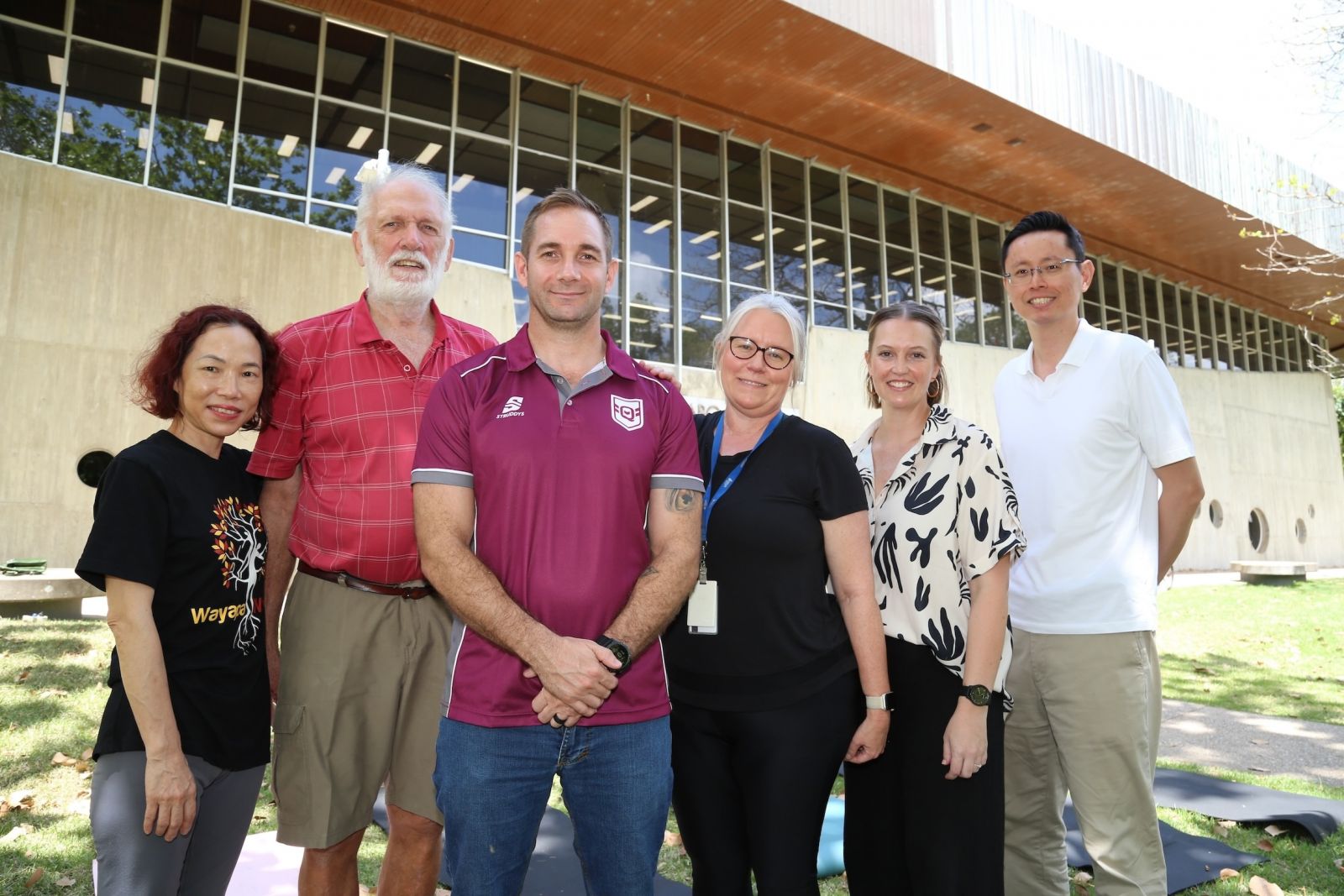 A group of JCU psychology staff with veterans.