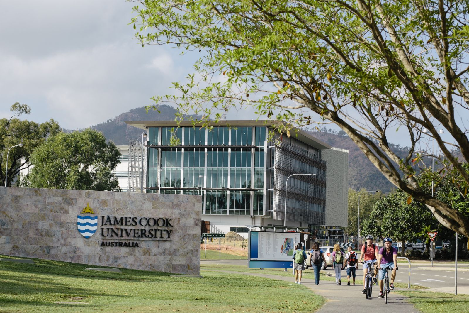 Over a thousand prospective JCU students received offers in today’s Queensland Tertiary Admissions Centre (QTAC) major round.