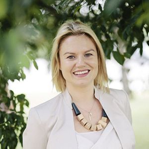 Portrait of Dr  Lynne Zeldenryk