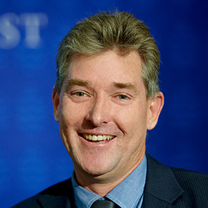 Portrait of Dr Glen Richards