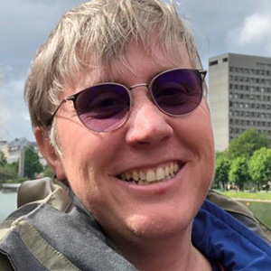 Portrait of Dr Beth Fulton