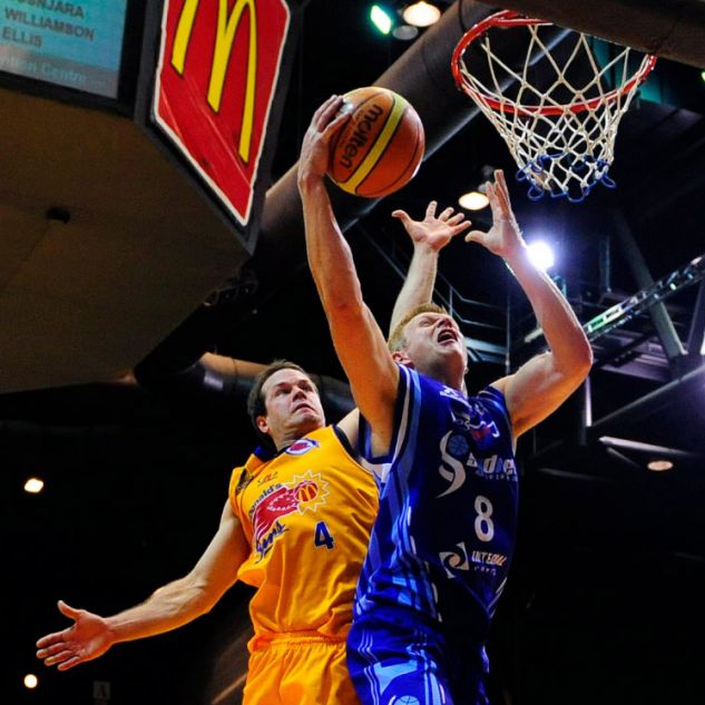 Kelvin Robertson playing basketball