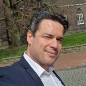 Photo of Dr Gregory Maes